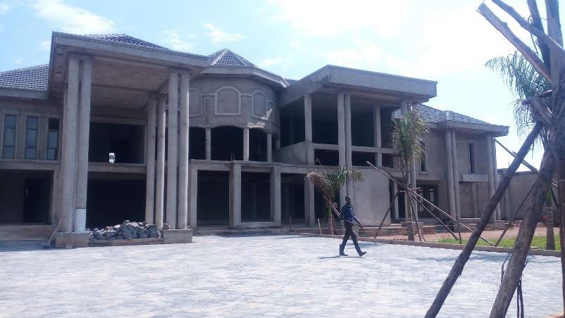 residential-house-and-swimming-pool-in-Bunga